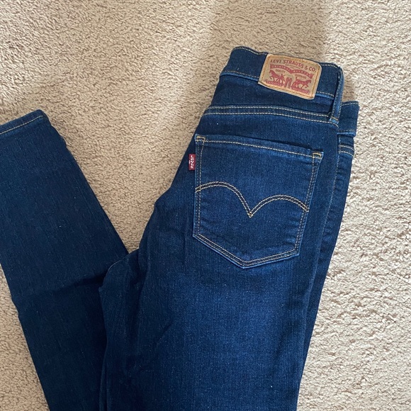 Levi's Women's Deep Indigo Skinny Jeans - Picture 1 of 2